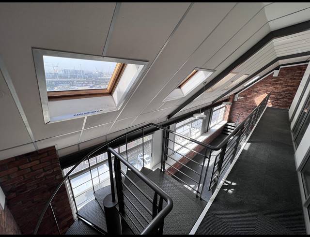 229M² OFFICE TO LET IN GREEN POINT